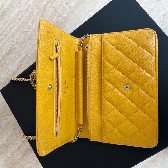 Yellow Chanel Wallet on Chain - Picture 6 of 9